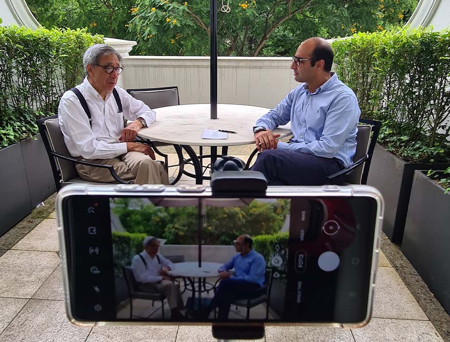 iPhone Grabando una Entrevista en Trípode